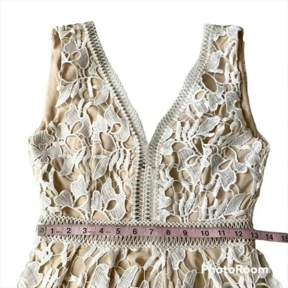 Romeo + Juliet Couture Double V Neck Midi Dress - Picture 8 of 14